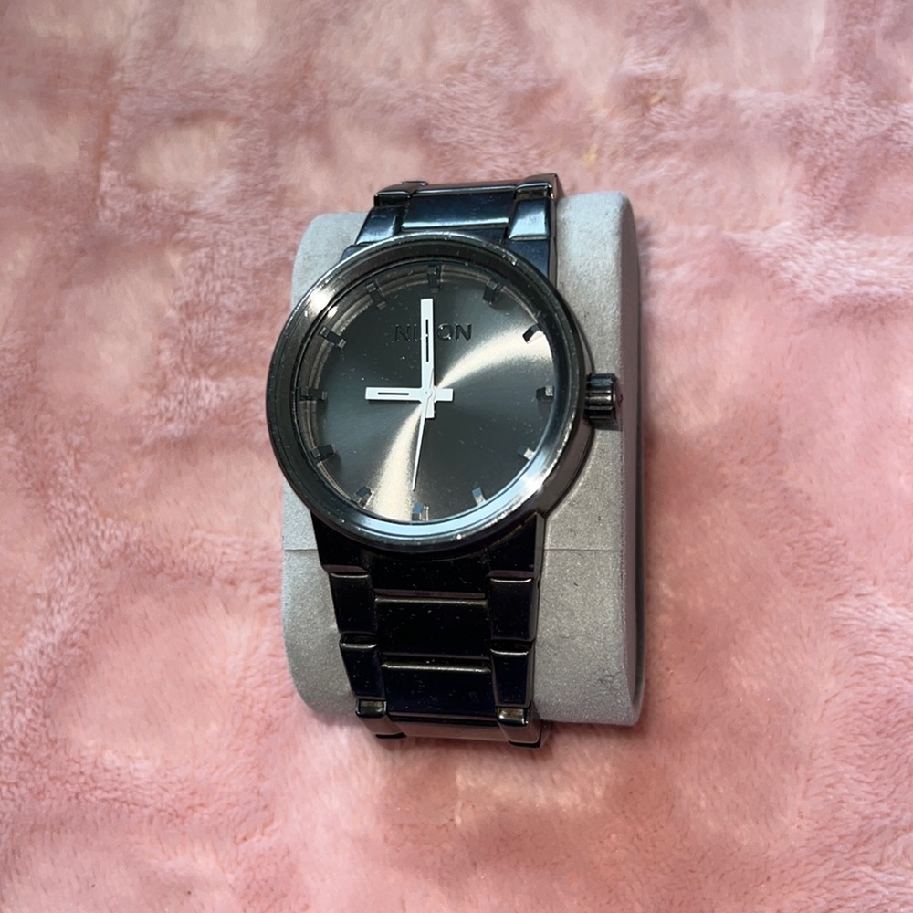 Mens Nixon Watch. Needs new battery.